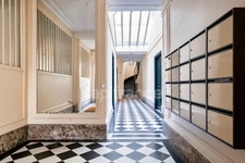 Appartement à vendre 4 pièces PARIS 9EME ARRONDISSEMENT (75) - Raffiné 4 pièces Haussmannien sublimé par ses moulures, cheminées, parquet, au coeur de la Nouvelle Athènes