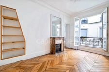 Appartement à vendre 4 pièces PARIS 9EME ARRONDISSEMENT (75) - Raffiné 4 pièces Haussmannien sublimé par ses moulures, cheminées, parquet, au coeur de la Nouvelle Athènes