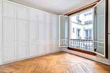 Appartement à vendre 4 pièces PARIS 9EME ARRONDISSEMENT (75) - Raffiné 4 pièces Haussmannien sublimé par ses moulures, cheminées, parquet, au coeur de la Nouvelle Athènes