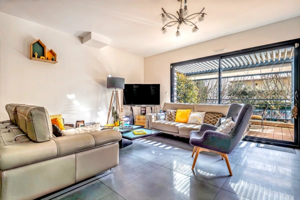 Maison à vendre P8 FONTENAY SOUS BOIS (94) au cœur des Rigollots, en limite de VINCENNES, 215 m² avec jardin arboré, terrasse et balcon