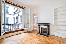 Appartement à vendre 4 pièces PARIS 9EME ARRONDISSEMENT (75) - Raffiné 4 pièces Haussmannien sublimé par ses moulures, cheminées, parquet, au coeur de la Nouvelle Athènes