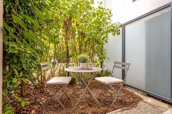 Appartement à vendre 3 pièces PANTIN (93) à proximité du métro, en rez-de-jardin avec terrasse arborée au sein d'un immeuble contemporain