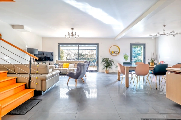 Maison à vendre P8 FONTENAY SOUS BOIS (94) au cœur des Rigollots, en limite de VINCENNES, 215 m² avec jardin arboré, terrasse et balcon