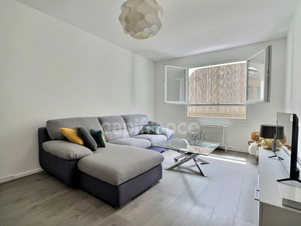 Appartement à vendre 2 pièces 48,70 m² PARIS 20EME ARRONDISSEMENT (75) en excellent état au sein d'une résidence standing
