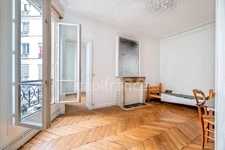 Appartement à vendre 4 pièces PARIS 9EME ARRONDISSEMENT (75) - Raffiné 4 pièces Haussmannien sublimé par ses moulures, cheminées, parquet, au coeur de la Nouvelle Athènes