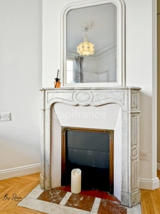 Raffiné 4 pièces Haussmannien rénové, au dernier étage avec ascenseur, sublimé par ses moulures, cheminées, parquet point de Hongrie et dressing, au cœur du 12ème