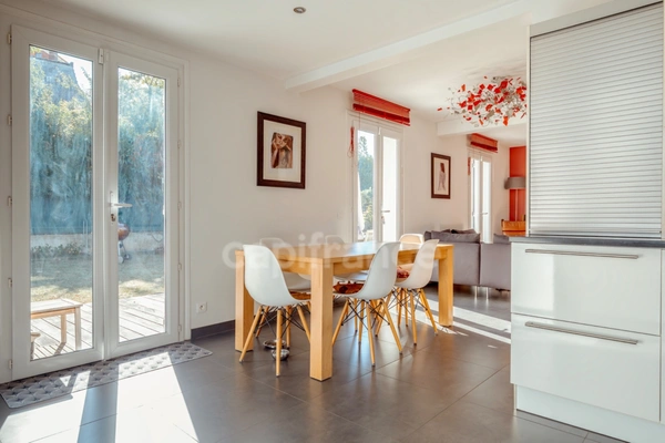 Maison à vendre 8pièces en excellent état IVRY SUR SEINE (94) Centre-ville proche du métro avec jardin arboré