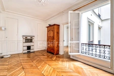 Appartement à vendre 4 pièces PARIS 9EME ARRONDISSEMENT (75) - Raffiné 4 pièces Haussmannien sublimé par ses moulures, cheminées, parquet, au coeur de la Nouvelle Athènes