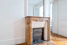 Appartement à vendre 4 pièces PARIS 9EME ARRONDISSEMENT (75) - Raffiné 4 pièces Haussmannien sublimé par ses moulures, cheminées, parquet, au coeur de la Nouvelle Athènes