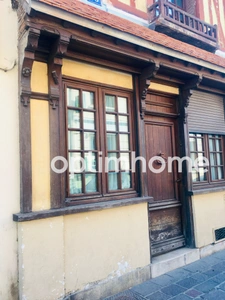 Centre Moret Sur Loing (77) - Maison à vendre 85m2 avec une petite cour intérieure et une dépendance 34m2.