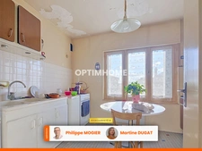 SAINT-YORRE – ENSEMBLE IMMOBILIER AVEC LOCAL COMMERCIAL ET DEUX APPARTEMENTS LOUÉS