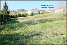 Abrest, terrain constructible de 1413 m2. 