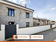 Ancienne maison en pierre entièrement rénovée qui conjugue authenticité et prestations contemporaines avec piscine