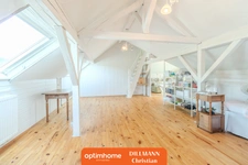 Coquette maison jumelée d'un coté