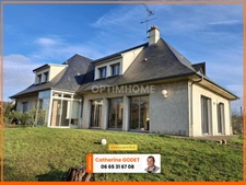 Maison d’architecte des années 80 – 258 m² habitables – Sous-sol total de 150 m² – 5 chambres – Terrain de 4 444 m²