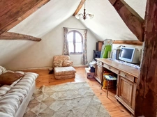 Maison ancienne pleine de charme à rénover, avec grange attenante offrant un beau potentiel d’aménagement.