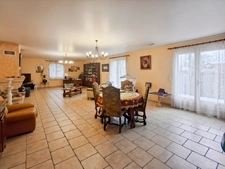 Maison de plain-pied offrant 162 m² habitables