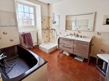 LONGERE DE 170 M² HABITABLES A RENOVER sur un beau terrain de 2000 m² divisible et constructible