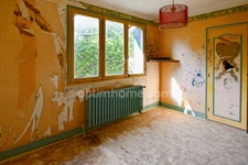 Maison traditionnelle A RENOVER ENTIEREMENT, 4 chambres, sous sol total