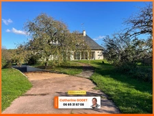 Maison d’architecte des années 80 – 258 m² habitables – Sous-sol total de 150 m² – 5 chambres – Terrain de 4 444 m²