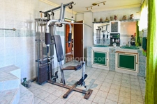 Maison traditionnelle A RENOVER ENTIEREMENT, 4 chambres, sous sol total