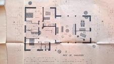 Maison d’architecte des années 80 – 258 m² habitables – Sous-sol total de 150 m² – 5 chambres – Terrain de 4 444 m²
