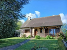 MAISON TRADITIONNELLE SUR SOUS SOL TOTAL offrant 4 CHAMBRES