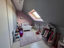 Maison traditionnelle offrant 5 chambres
