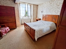 LONGERE DE 170 M² HABITABLES A RENOVER sur un beau terrain de 2000 m² divisible et constructible