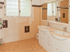 Maison de plain-pied offrant 162 m² habitables