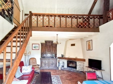 Maison ancienne pleine de charme à rénover, avec grange attenante offrant un beau potentiel d’aménagement.
