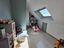 Maison traditionnelle offrant 5 chambres