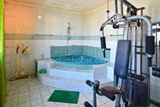 Maison traditionnelle A RENOVER ENTIEREMENT, 4 chambres, sous sol total