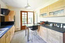 MAISON TRADITIONNELLE SUR SOUS SOL TOTAL offrant 4 CHAMBRES