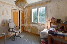 Maison traditionnelle A RENOVER ENTIEREMENT, 4 chambres, sous sol total