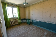 Maison traditionnelle A RENOVER ENTIEREMENT, 4 chambres, sous sol total