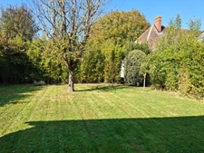Maison ancienne pleine de charme à rénover, avec grange attenante offrant un beau potentiel d’aménagement.