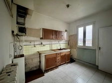 Maison de caractère à vendre dans le quartier recherché du Village Parisien – 468 m² de terrain, Art Déco, calme et commodités