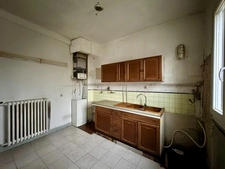 Maison de caractère à vendre dans le quartier recherché du Village Parisien – 468 m² de terrain, Art Déco, calme et commodités