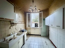 Maison de caractère à vendre dans le quartier recherché du Village Parisien – 468 m² de terrain, Art Déco, calme et commodités