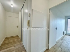 Appartement 3 pièces traversant avec balcon et 2 parkings