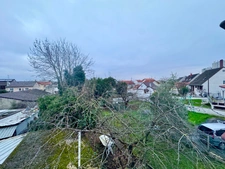 Maison de caractère à vendre dans le quartier recherché du Village Parisien – 468 m² de terrain, Art Déco, calme et commodités