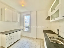Appartement 3 pièces traversant avec balcon et 2 parkings