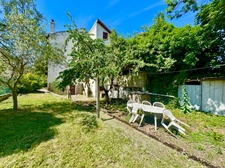 Maison de caractère à vendre dans le quartier recherché du Village Parisien – 468 m² de terrain, Art Déco, calme et commodités