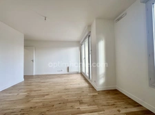 Appartement 3 pièces traversant avec balcon et 2 parkings