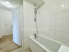 Appartement 3 pièces traversant avec balcon et 2 parkings