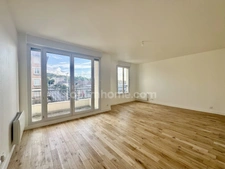 Appartement 3 pièces traversant avec balcon et 2 parkings