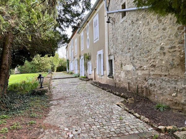 Dpt Aisne (02),  BAULNE EN BRIE à vendre superbe propriété de 380 m2 habitables sur un terrain de 15 ha avec étang de 3 ha   
