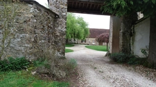  LE THOULT TROSNAY (51) Grand corps de ferme idéal évenementiel activité gîtes en place 