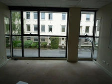 Dpt Aisne (02), Château-THierry, à vendre  immeuble de bureaux haut de gamme, construit en 2002 de 2412 m2, libre.